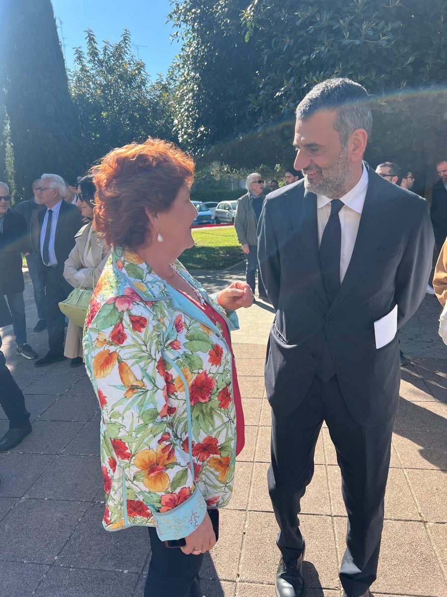 TeresaBellanova's tweet photo. Il 25 aprile è memoria viva di chi scelse, nei giorni più bui, di stare dalla parte giusta della storia: donne e uomini della Resistenza che hanno combattuto per la libertà, contro il fascismo e l’oppressione.
A loro dobbiamo la democrazia che viviamo e il dovere di custodirla. Il loro esempio parla ancora oggi, soprattutto ai giovani: la libertà non è mai conquistata per sempre, va difesa con responsabilità, partecipazione e coraggio.
Nel tempo delle guerre e delle divisioni, il messaggio del 25 aprile è più attuale che mai: libertà, giustizia, pace.
Onorare chi ha combattuto dalla parte giusta significa scegliere, ogni giorno, da che parte stare.
Antifascista, sempre. Viva la libertà 🌹