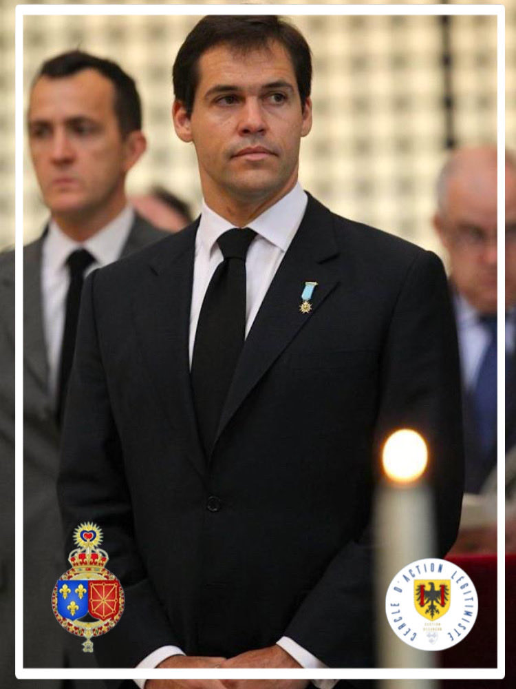 besanconroy's tweet image. L’ensemble des membres de la section bisontine du Cercle d’Action Légitimiste souhaite un joyeux anniversaire à S.M.T.C. Louis XX.⚜️

Que Dieu bénisse le Roi.  ⚜️
Longue vie au Roi !  
Vive le Roi !⚜️

#royalistefrançais #roi #légitimiste