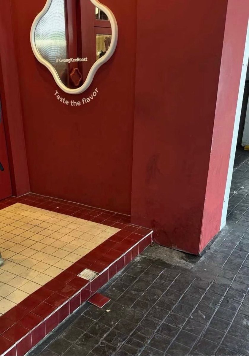 00k1105's tweet image. yesterday it was noticed that the tiles were broken and today it’s already been handed over to the boss to handle 55555555

cr: xhs
#LingOrmHeartTalkXKanchai
#หลิงหลิงคอง #linglingkwong