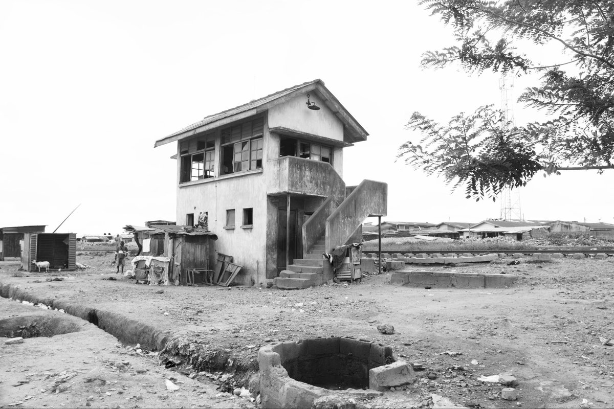MSCREATIVEV's tweet photo. Our ancient buildings has a pacific structure 
I could imagine this Station next to this abandoned Train track 

#love #nigeria #photography #art https://t.co/82qHMRcUmo