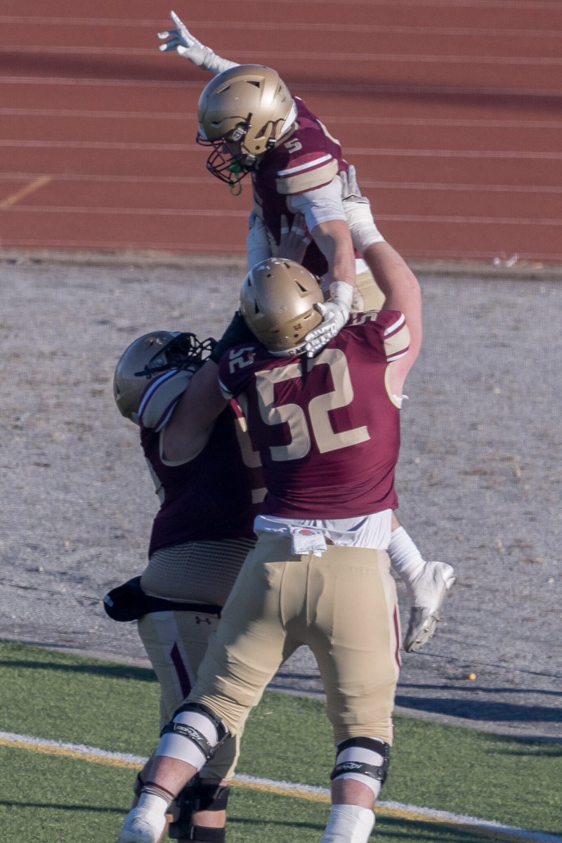 JMDavis04's tweet photo. @ionafootball the boys are back at it again! #GaelsForLife #GDTBATH @TarPitPod @CrewDavis2 @RowanByrne6 @IonaPrepSports @UNCFootball https://t.co/VOG2iaWlj5