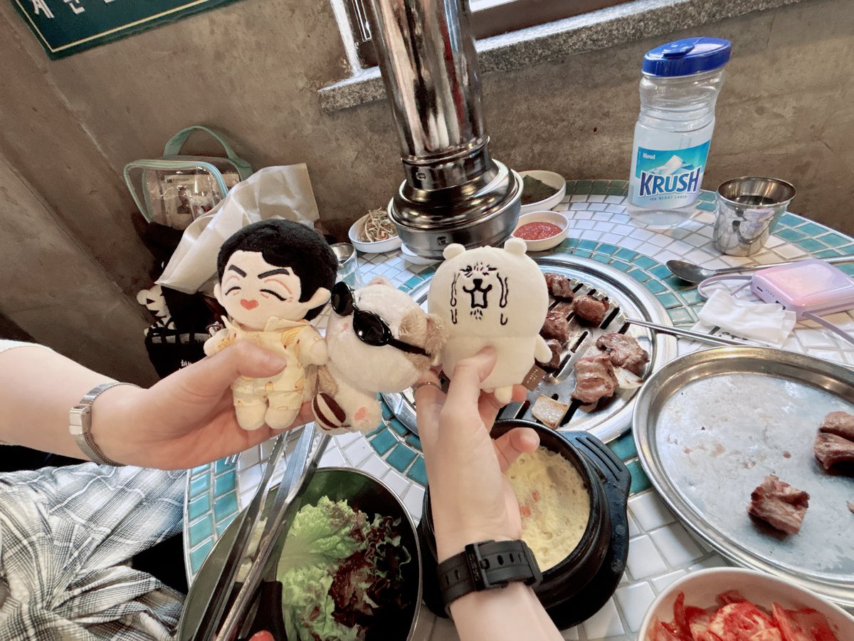 _may_saw_'s tweet photo. 牛乳さんと焼肉屋さんからのバー！！！
チャンギの台詞でカクテル作ってもらった😭
牛乳さんからジチャンイラストもいただいたありがたい😭 https://t.co/wcMooxsxW8