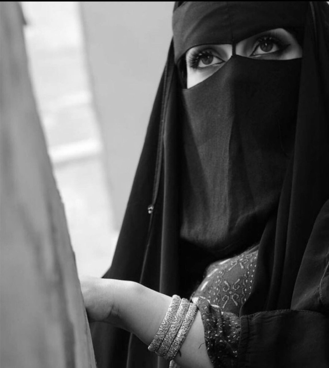معك ماشلت في صدري حزن مثقال من ذرة
معك حتى العمر لا ضاق .. تفسح له تعاليلك .. 🦌✨
