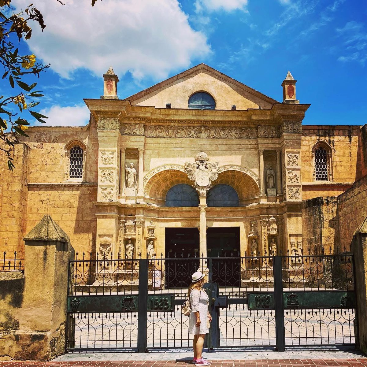 mavigokyuzu9's tweet image. Gitme sonbahar oluyorum 💕🍂🍁 #mylife ..” biliyorum aynı şafağı sökmüyor gecelerimiz , bu aşk benimle benim aramda!…#uçbanayetişdoktor✈️⭐️🌍