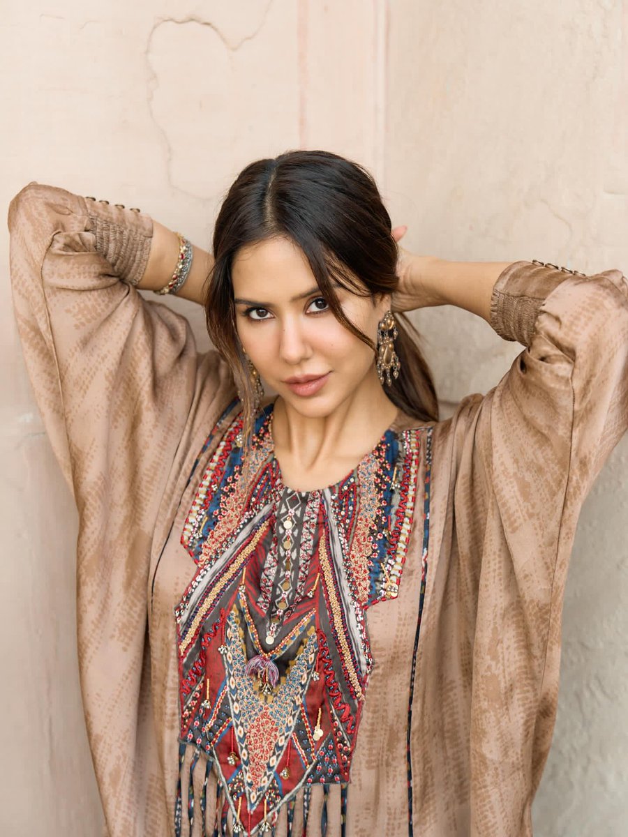 Weekendvibes_'s tweet image. Sonam Bajwa 🤎

#Sonam #SonamBajwa