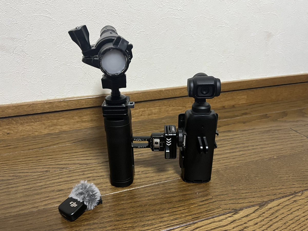 92fs_c's tweet image. 夏の撮影(採集)道具完成
今までの仕様だと網を持ったまま撮影すると
角度が合わせる時持ちにくかったけど
今回ハンドルを買ったので持ちやすくなった…と思う
後は実戦で使用感を確かめてみたいが…
…行くか

※網と懐中電灯とカメラを2本の手で持つための仕様です

#dji
#osmopocket3