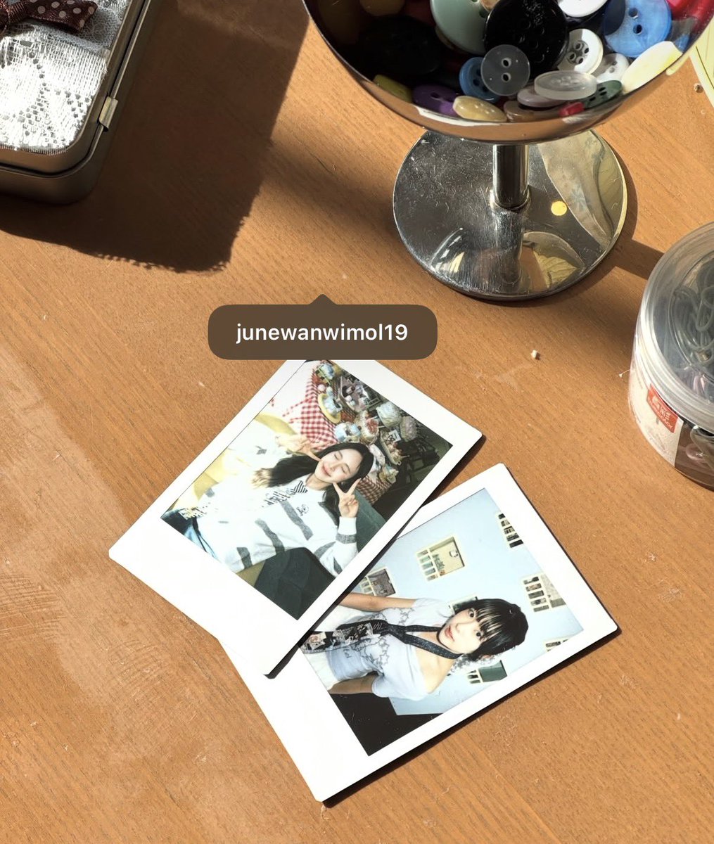 คู่ไหนที่คบกันจริงๆดูไม่ยาก

- ลงรูปคู่หรือรูปอีกคนทุกโพส
- เพื่อนแซว บอกว่าเพื่อนว่าพี่น้องแต่เขินเอง
- มีของคู่กันไม่ต่ำกว่า10อย่าง
- ตัวติดกันอยู่ด้วยกันสองต่อสองคุยกันมุ้งมิ้ง
- แสดงอาการ หึง หวง ผ่านสีหน้า(ส้ม) 
- ไม่อยากให้อีกฝ่ายแต่งตัวโป๊ๆ ไม่ชอบ
-