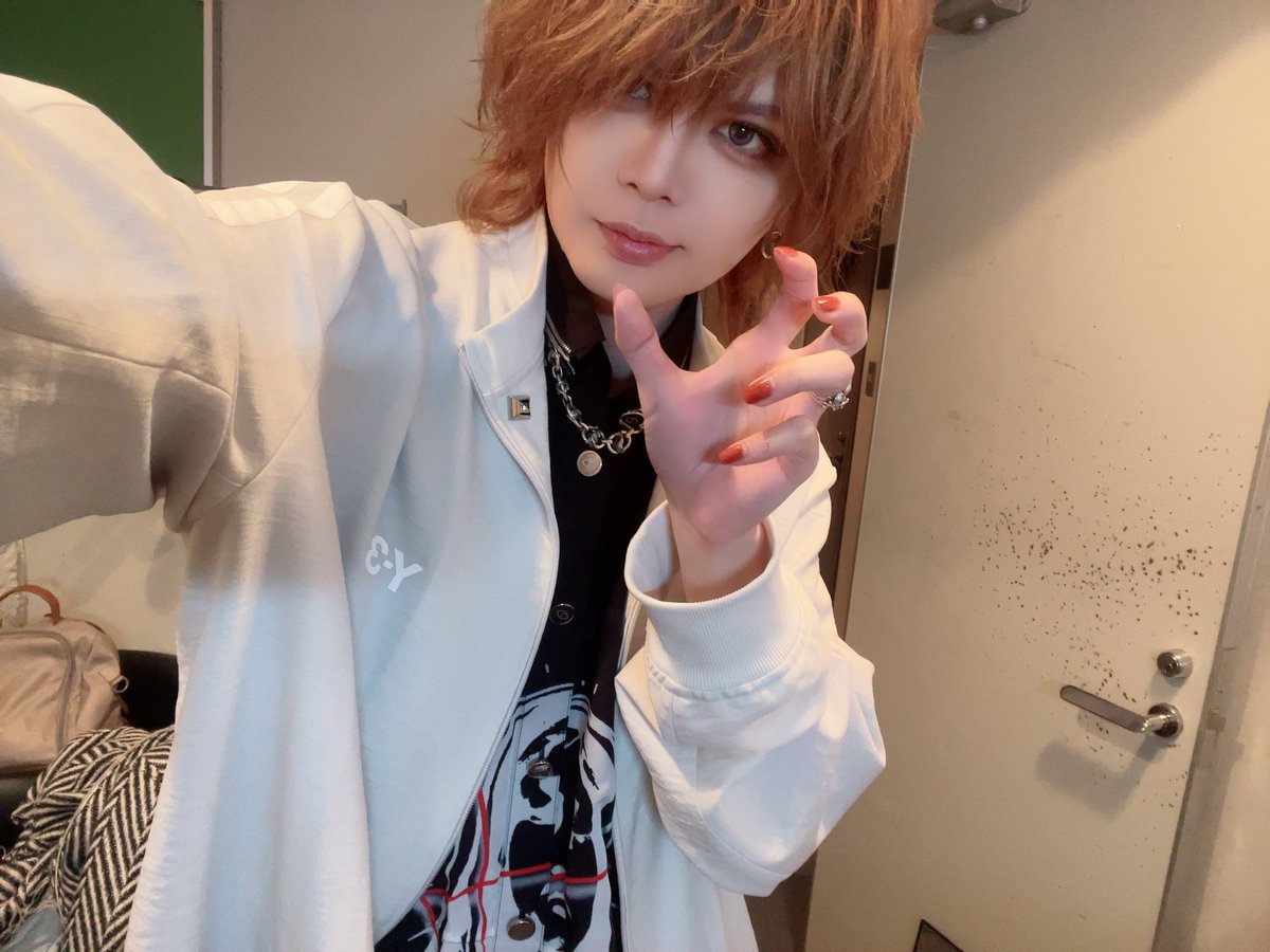 vistlip_no_tomo's tweet image. ツアー京都あざした。今日のライヴも最高だったよ。一瞬しかお邪魔出来なくて寂しいけどまた来るからね。待ってて。明日は大阪。また明日。#vistlip #DAWN #DrawingDawn #ClockworkJukebox