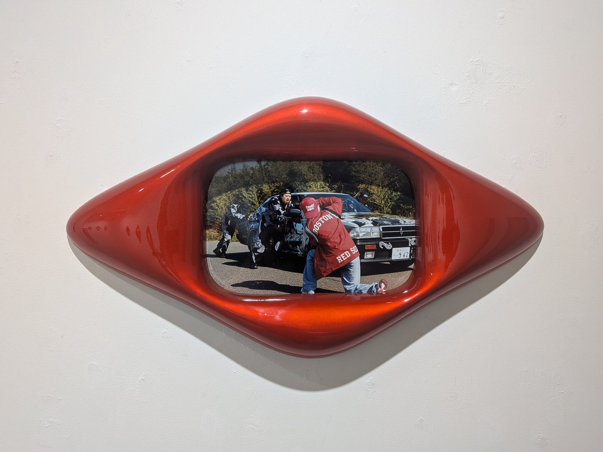 写真のアートコレクティブgcmagazine「あでゅあーえっくす」
衝撃の中平卓馬展でした

中平卓馬の写真論の正当な継承だと思うな
写真の言説につきまとう作家性を、中平卓馬のコスプレでステレオタイプ化し、非人称的な代数化
つまりXにする

そのうえで写真家としては素人の子に完コピのパロディをする