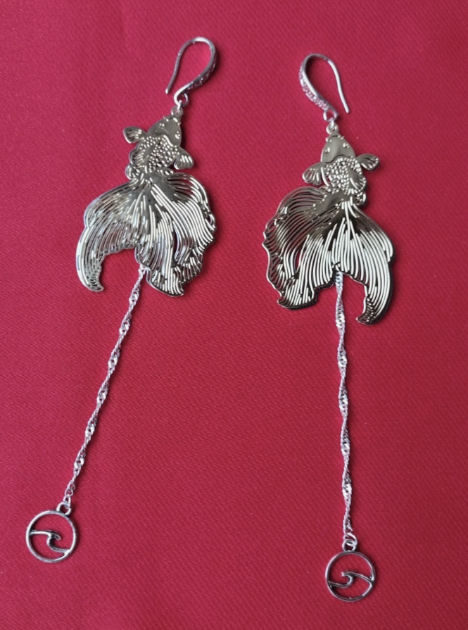 InessaW29's tweet image. ebay.co.uk/itm/1563215737… 

Stunning Black DANGLING GOLD FISH EARRINGS + jewellery pouch 

#MHHSBD #goldfish #PartyAnimalsOutfitDesign #Fishguard #earrings #Stunning #ebayfinds #gifts #cute #petfish #Presents #birthday #aquarium #ebayseller #graduationday