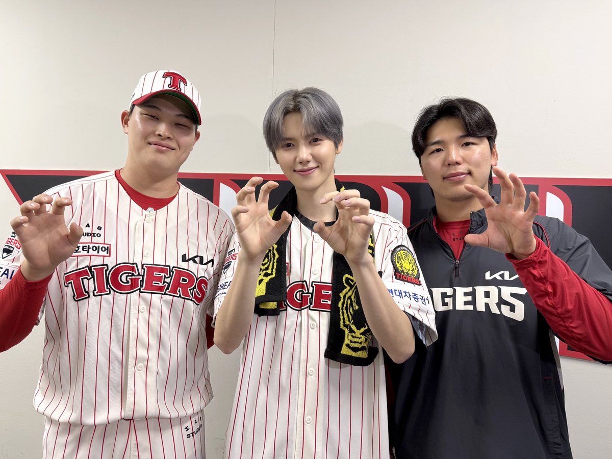 CRAVITY OFFICIAL tweet media