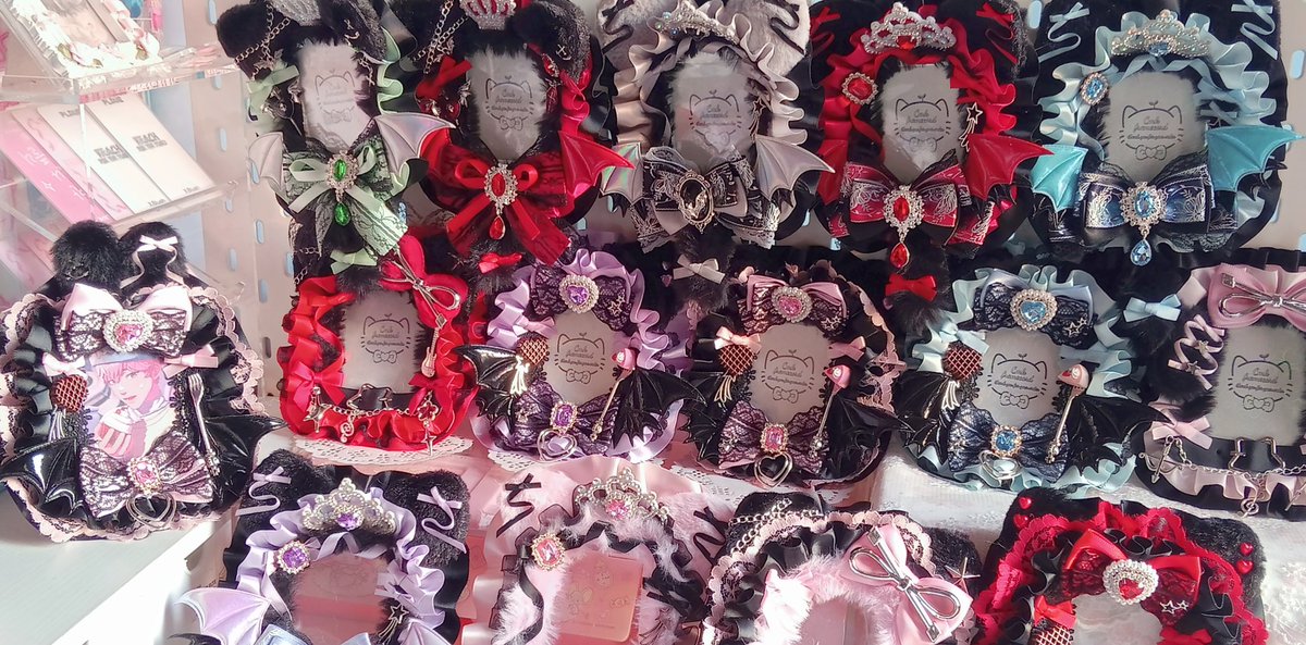 🔁Rt สุ่มแจก 1 เฟรม ⊹𝜗𝜚₊˚♡˖　
ลงขาย 26/04 เวลา 19:00

ꕀ🎀price 120-230
ꕀ📦free shipping  

യ ห้อยได้ทุกเฟรม มีโซ่ไข่ปลา
യ มีมากกว่าในภาพ แบบเฟรมจะแบ่งลงวันนี้-พรุ่งนี้ค่ะ🙆🏻‍♀️🩷
#ตลาดนัดเฟรมการ์ด #ตลาดนัดplave #ตลาดนัดbts #ตลาดนัดซานริโอ้ #ตลาดนัดbus