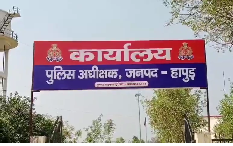 bstvlive's tweet image. हापुड़ : ऑनलाइन साइबर ठगी की बड़ी वारदात

➡करीब 68 लाख रुपए की साइबर ठगी
➡सोशल मीडिया पर ग्रुप में जोड़कर ठगी
➡एक-एक कर निकाले 68 लाख रुपए
➡अज्ञात साइबर ठग के खिलाफ केस दर्ज
➡हापुड़ साइबर क्राइम थाने में दर्ज हुई FIR

#Hapur #CyberCrime #UttarPradesh @hapurpolice