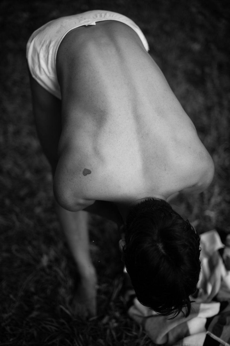 santicg327's tweet image. Skin and light… 

#photography #dancer