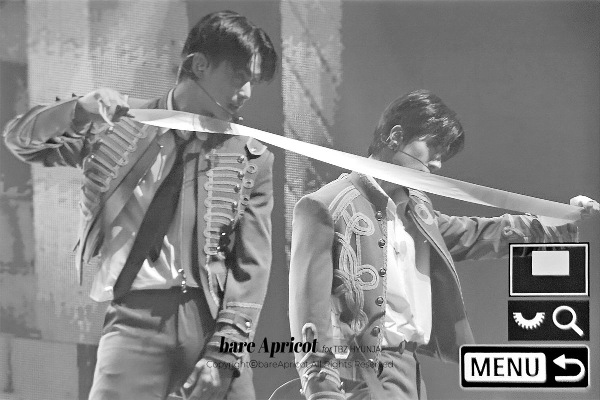 𝒃𝒂𝒓𝒆 𝑨𝒑𝒓𝒊𝒄𝒐𝒕 tweet media