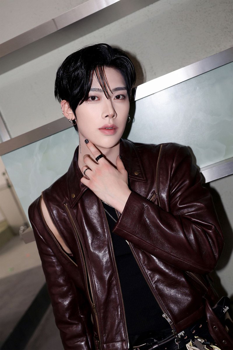 260425 | 📸 AND2BLE Weverse Update RE:SENSE - Curiosity Photo