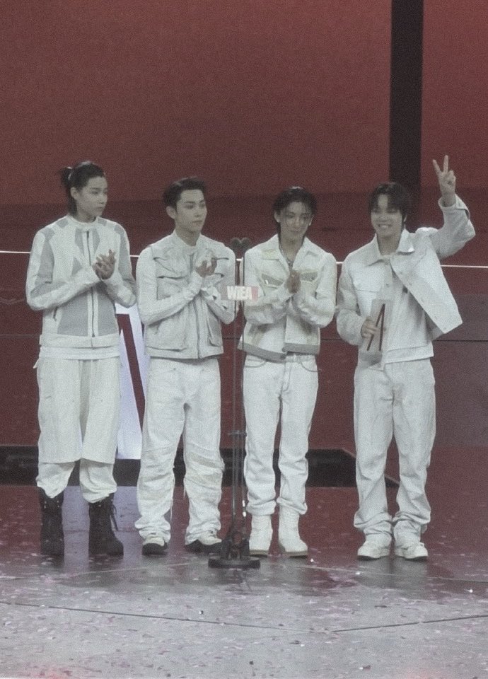 자스 ✮ tweet media