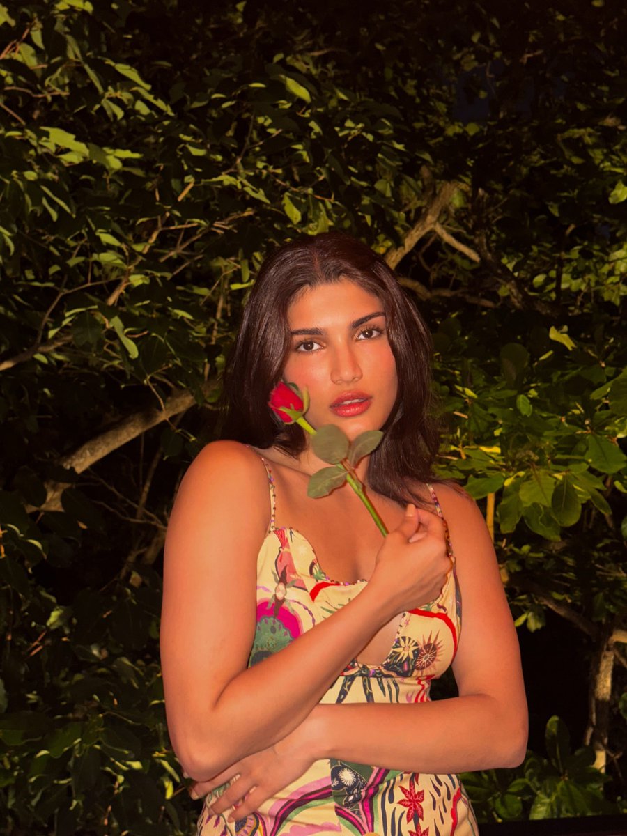 Weekendvibes_'s tweet photo. Alizeh Agnihotri 🤍🥰
#Alizeh #AlizehAgnihotri https://t.co/CYHLgYr3bV