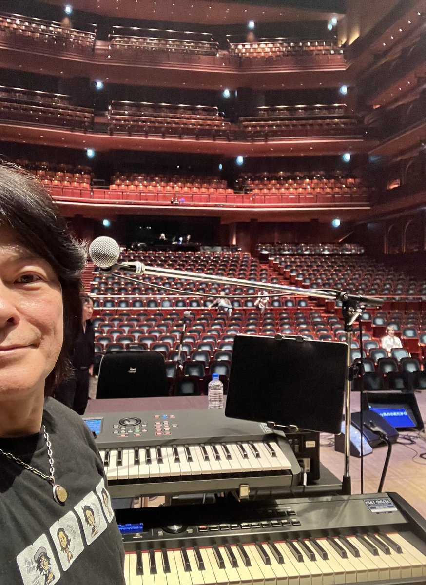 本日は久留米シティプラザ　グランドホールでございました。
朝9時入りで20時半に本番終了。
5アーティスト中、3アーティストとアンコールを担当しました。
長い一日でございました。
参加された皆様、スタッフの皆様、ありがとうございました。
#銀蝿一家祭
#Johnny
#矢吹薫
#嶋大輔