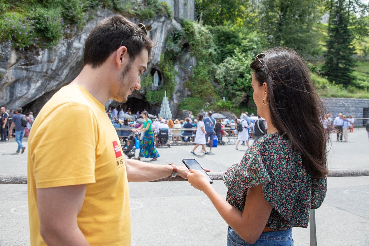 lourdes_france's tweet image. Pour améliorer votre expérience de pèlerinage à #Lourdes, le Sanctuaire vous propose de télécharger son application officielle : une invitation à découvrir le Sanctuaire de ses lieux les plus connus à ses trésors insoupçonnés.

📱 Télécharger l’App 👉 lourdes-france.com/application-mo…
