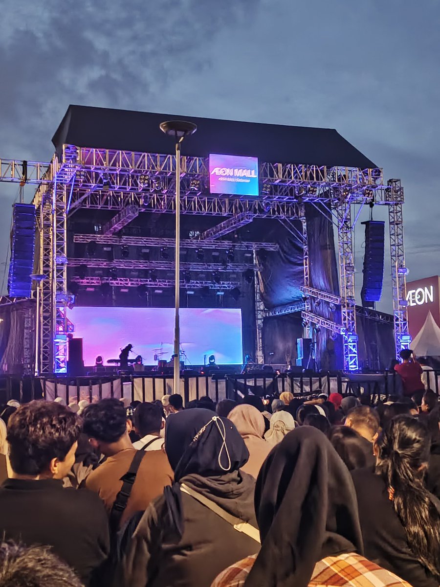 farhanze tweet media