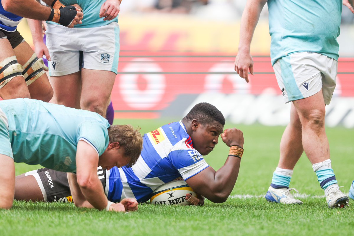 THESTORMERS's tweet image. Beauty of a set move from a tap penalty and Ntuthuko Mchunu crashes over for the first try.

⛈️ 10-0 ⚔️ (9 mins)

#STOvGLA #inittogether @Vodacom #URC