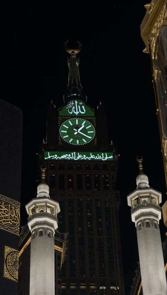 T0mi_9's tweet photo. طواف بقُرب مهيب جدًا ، طواف هادئ بدون زِحام ، 
تلمس أستار الكعبة والدعاء ، الصلاه،الدعاء عند الملتزم

ألطافٌ جمّة من الله هطلت عليّ♥️
الحمد لله الذي مكّننا🥹 https://t.co/WHrEaiaqya