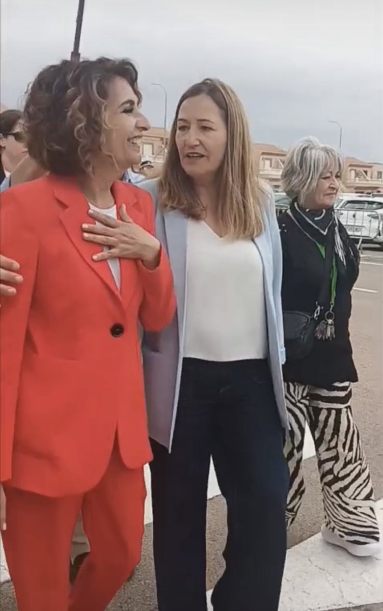 PSOENijar's tweet photo. Ayer tuvimos el placer de recibir en Expolevante la visita de María Jesús Montero
Un encuentro cercano y muy enriquecedor, donde pudimos escuchar de primera mano al sector agrícola, orgullo de nuestra tierra, y compartir impresiones sobre los retos y oportunidades que tenemos. https://t.co/gykAR0cr0H