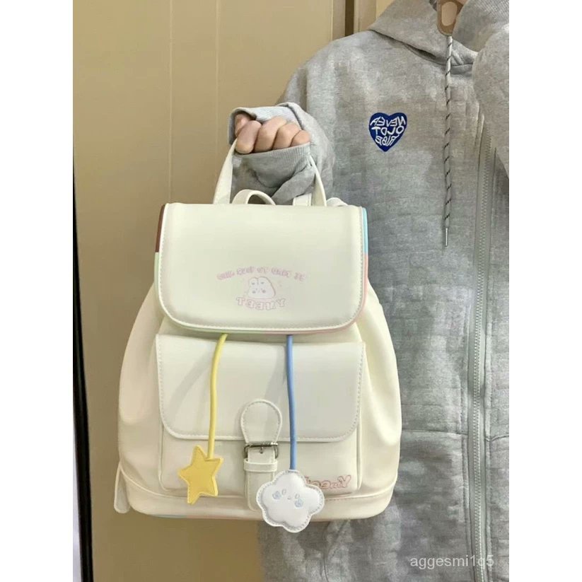 Ransel dengan desain yang lucu, ringan, tapi tetep muat banyak dan cocok untuk dipakai sehari-hari😍🤩✨

-a thread