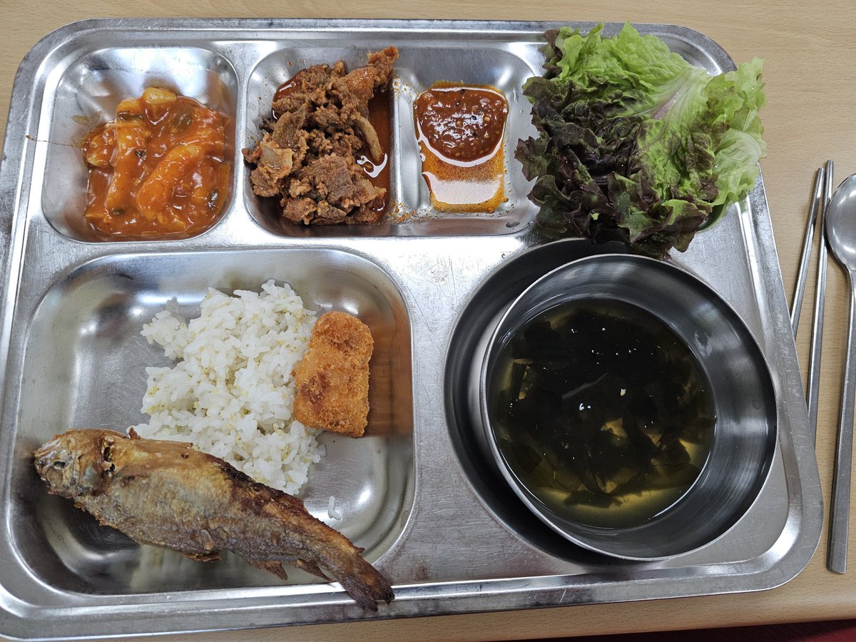 Do_ppalll's tweet photo. 최근 근황
4년만에 다시 급식을 먹게 되었습니다 https://t.co/j8Do3XKwTp