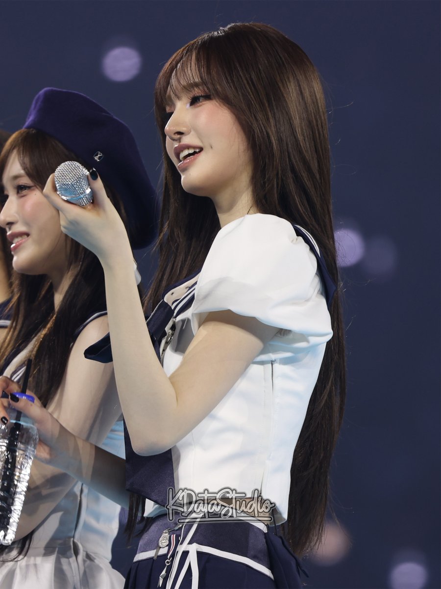 KDataStudio's tweet image. 260321 Liz at 'DIVE INTO IVE' 4TH OFFICIAL FAN CONCERT

#LIZ #리즈 #IVE #아이브 #KPOP #4Kwallpaper #4K #wallpaper                   

More in the comments ⬇️