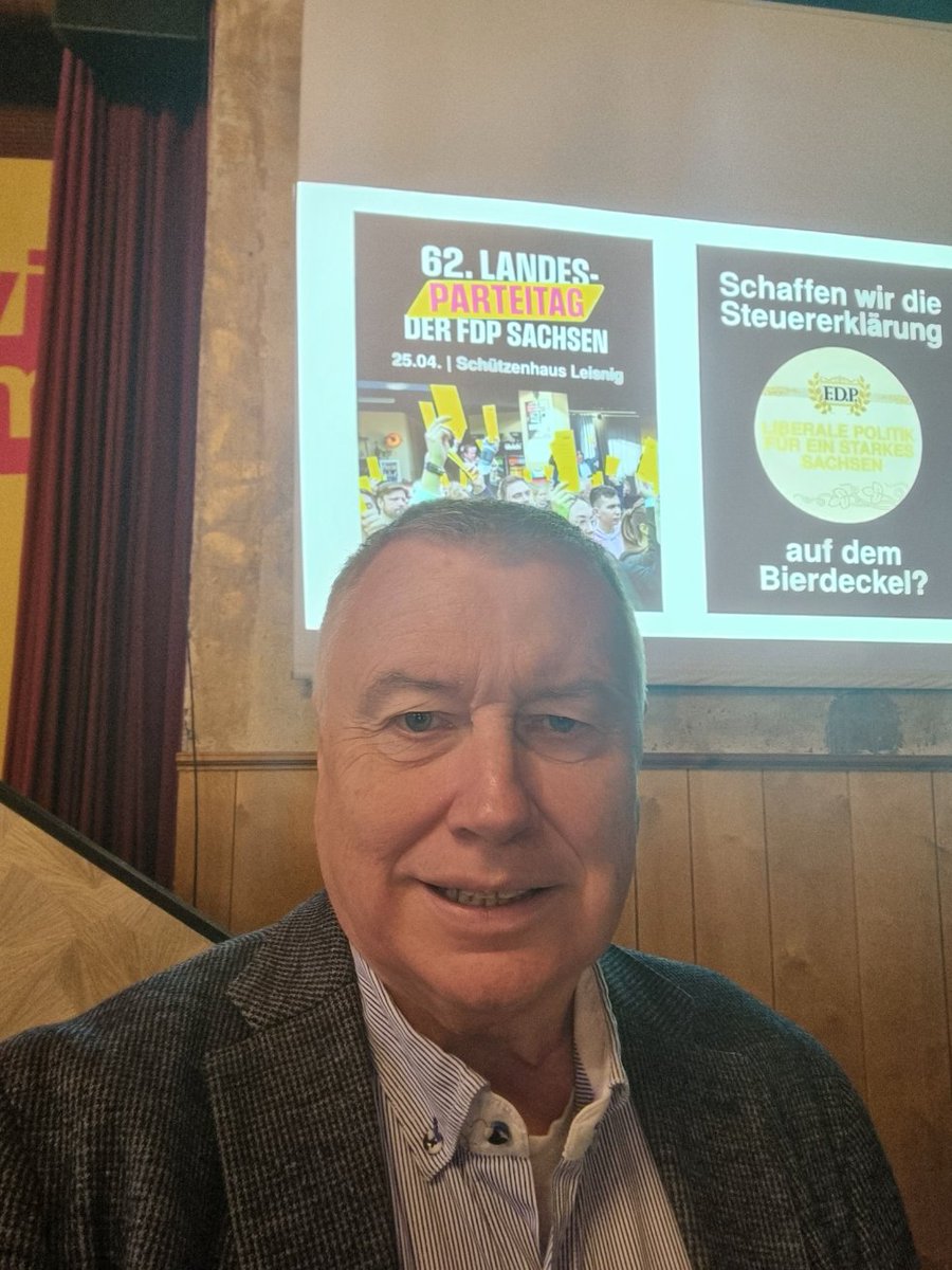 PeterWolff_PR's tweet photo. Der Samstag beginnt politisch. Landesparteitag der @fdpsachsen in #Leisnig. Die Delegierten der @fdpleipzig sind natürlich auch vor Ort. Gut dass wir Liberalen nochmal an den ominösen Bierdeckel erinnern. https://t.co/ebV9w3Jnkf