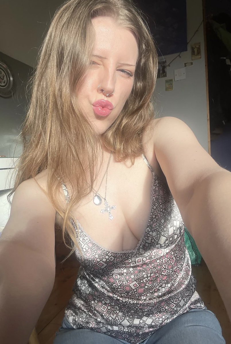 kw33v4's tweet photo. sun on. my tits
#nsfw #nsfwtwt #horny https://t.co/sejKEjG0WT