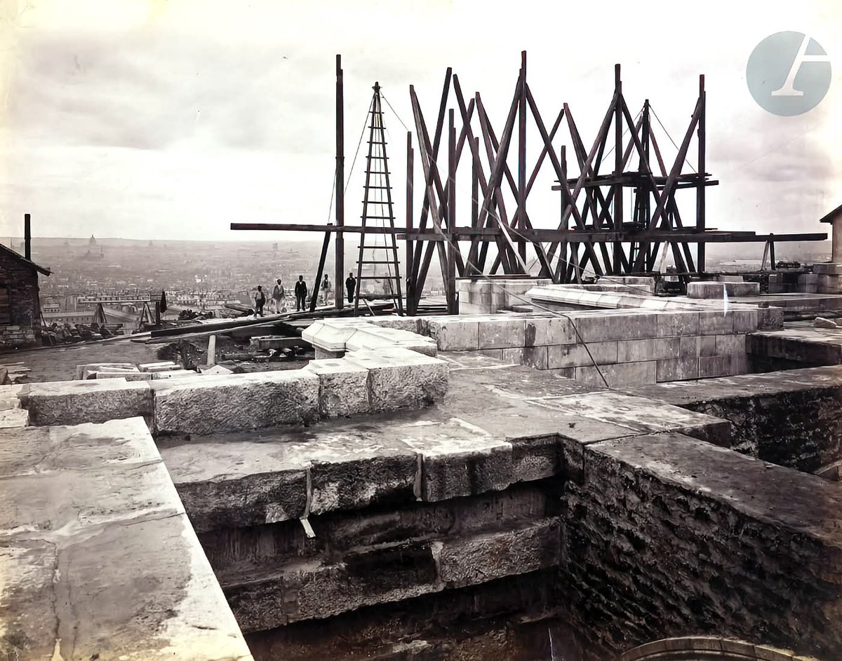 La construction du Sacré-Coeur de Montmartre. 
1875-1923. Paris 18e