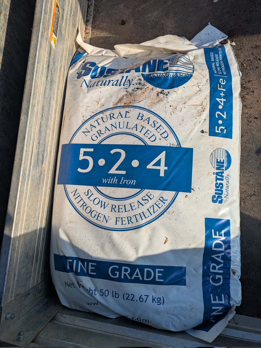 Broomstu's tweet image. Busy week on the course here @HonitonGolf. Greens spiked, dressed with 20t of @MansfieldSand and an application of @Sustane_NF fertiliser. Heights of cut are being established on the 2nd hole ready for opening on 1st May!⛳🏌️‍♂️ #greenkeeping #golf #spring26
