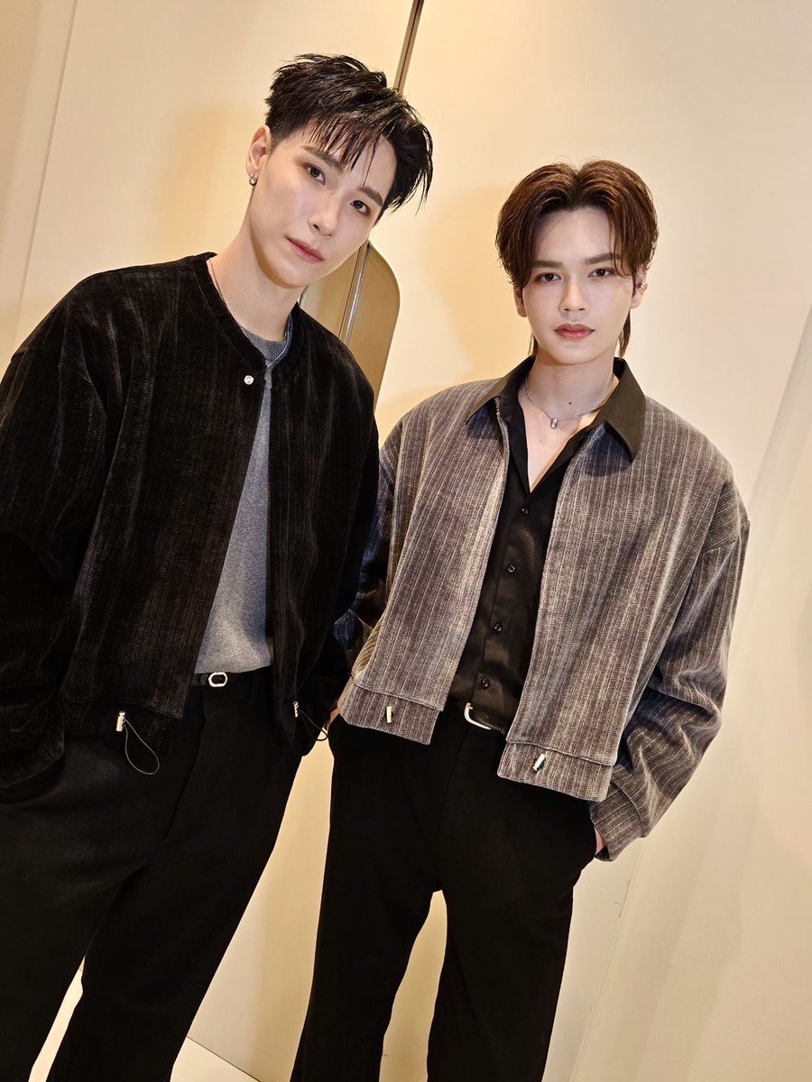 Dad 同 Da 帶住 Jummo喺 JuMarkMo Trio Party: JuniorMark 1st Fam Meeting in Hong Kong 2026 見大家啦，Granny準備好未呀🌞🌛

แด๊ดกับด๊าพาจัมโม่มาเจอทุกคนแล้ว ที่งาน JuMarkMo Trio Party: JuniorMark 1st Fam Meeting in Hong Kong 2026 แกรนนี่พร้อมกันรึยังค้าบบบบ 🌞🌛

#JuMarkMo1stFMinHK
