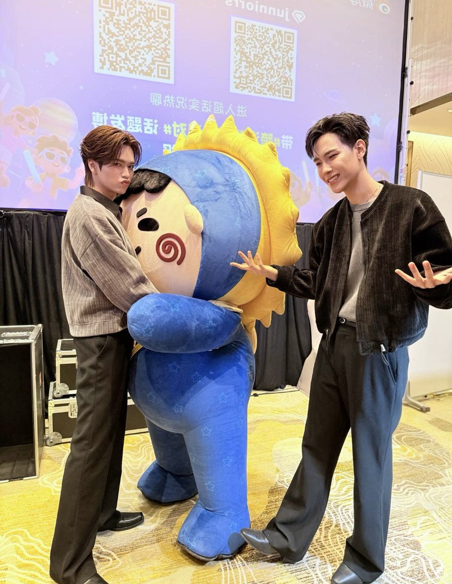 jummo__gmmtv's tweet image. 大家嚟加充Dad Da Mo 啦！Dad Da好靚仔，但 Jummo 係最靚仔嘅！😎💙💛✨

เติมแด๊ดด๊าโม่กันกานคับ แด๊ดด๊าหย่อมากก แต่โม่หย่อฉุดดด 😎💙💛✨
#JuMarkMo1stFMinHK
#GMMTV