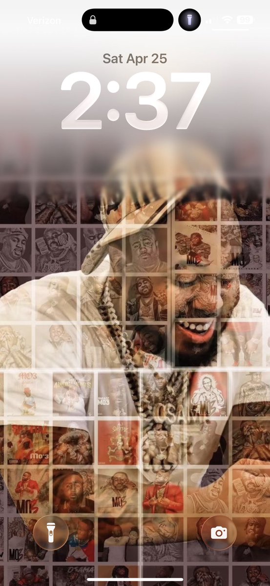 SinceDayyOne's tweet photo. Iโve been having my iPhone screensaver like this for about 2 years #longlivemo3 ๐ฆ๐๏ธ https://t.co/jOnTzNoy3F