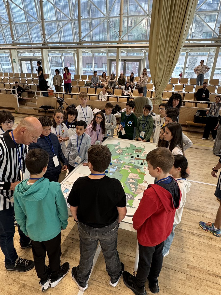 LoopaAnd's tweet photo. Benvinguts i benvingudes al #AndboticChallenge2026 🤖✨  
Desitgem molta sort a tots els participants en aquesta edició plena de talent, enginy i emoció.  
tota la competició en directe pel canal de YouTube de Canillo TV 📺
https://t.co/LBkSOOCBLF
#Robòtica #STEM #CanilloTV #VEX https://t.co/11DGrTXYvr