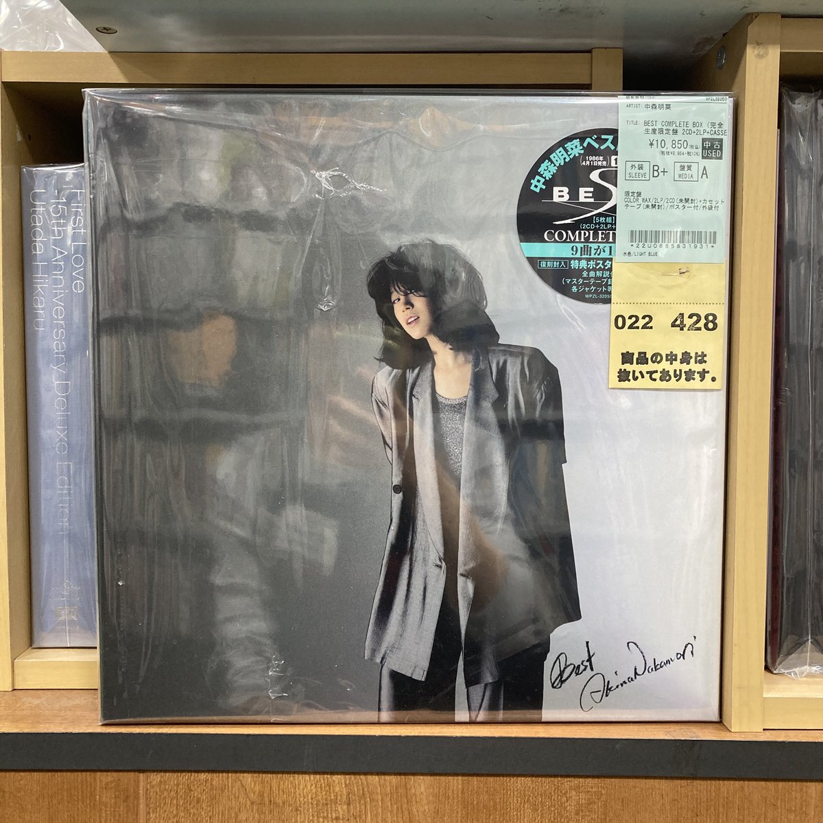 新入荷情報🎤】 中森明菜BEST LPサイズ BOX 複数入荷！ どれも美品です