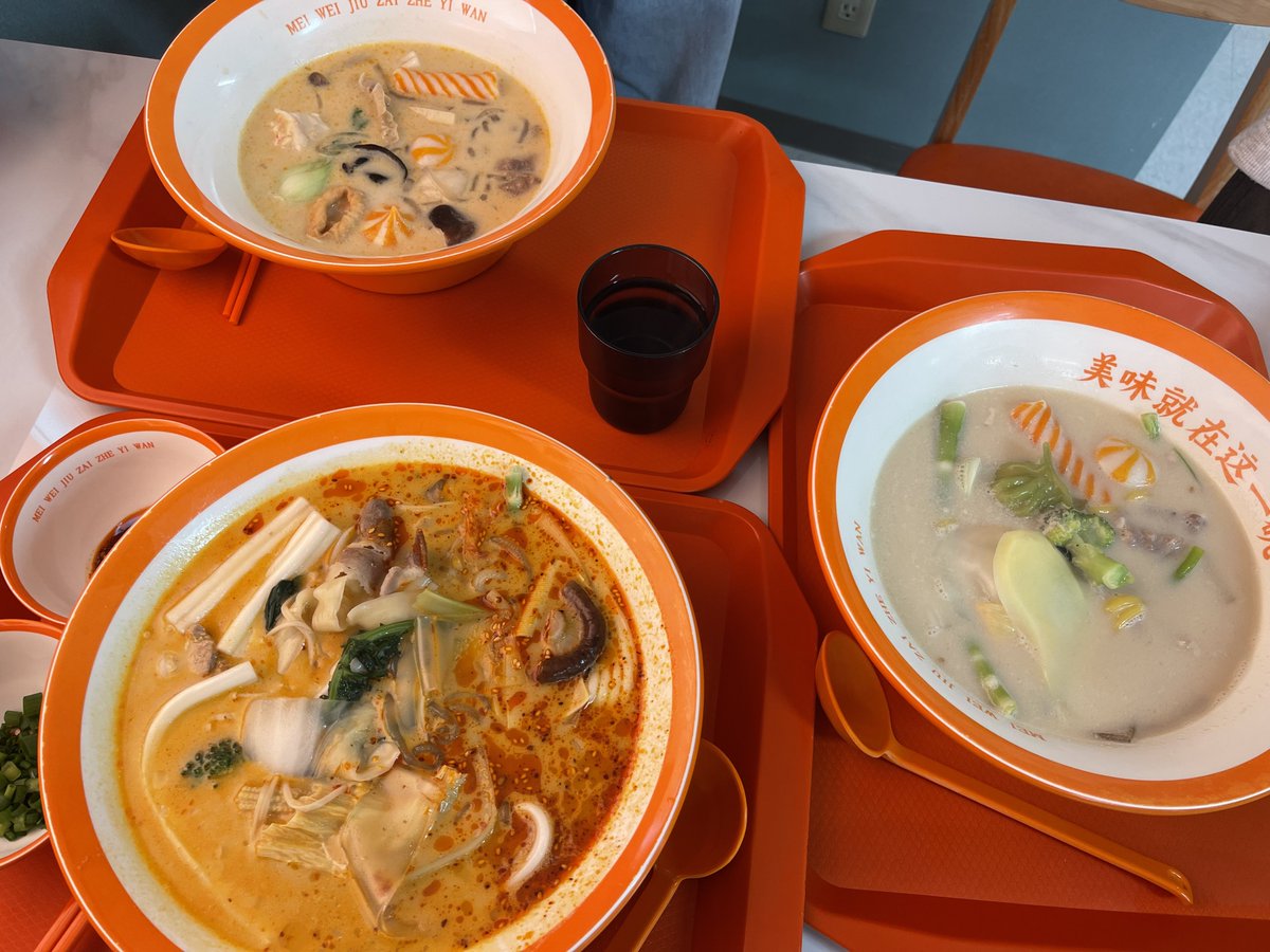 ずーっと気になってた麻辣湯初めて食べに来た〜🎶……なんか……あれ…？量ミスった？？www（余裕でした）

会社の人と3人でお出かけ中🚗✨