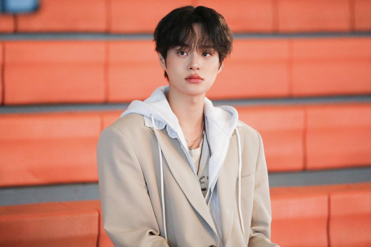 Chidaaaaaaa_T's tweet image. เหมือนพี่บังคับให้มานั่งรอพี่เล่นบาส แล้วกลับบ้านพร้อมกันอะ 😾

#이대휘 #LEEDAEHWI #DAEHWI 💜