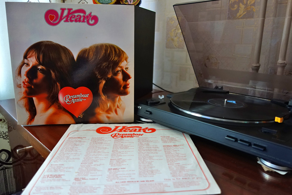 Surovmag's tweet image. #nowspinning #VinylCollection #Винил #GoodMusicHappyLife #70smusic #ClassicRock #Heart @officialHeart