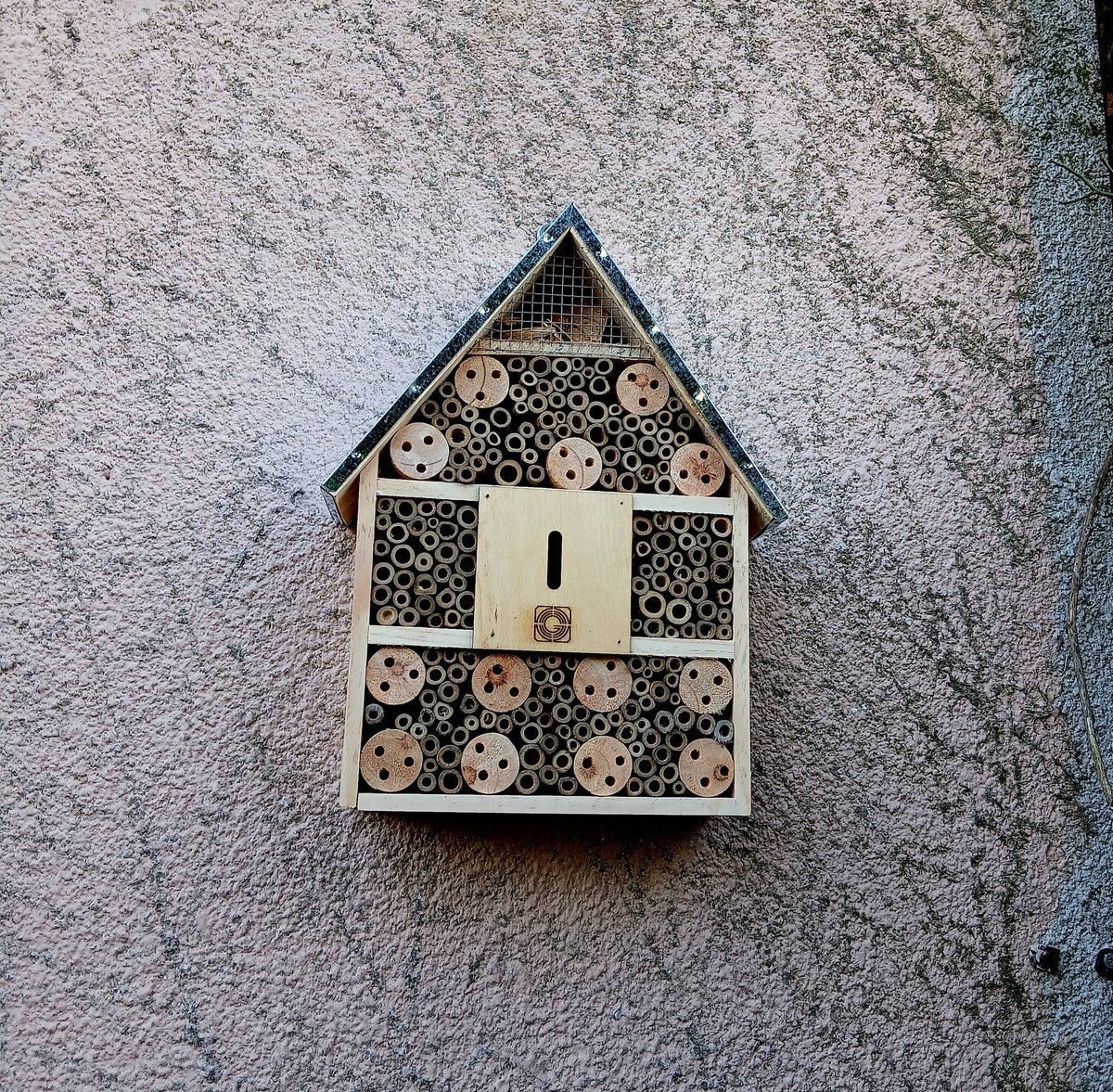 Tinalouisereads's tweet photo. New bug hotel #bughotel #wildlifegarden https://t.co/ilghuQzE0L