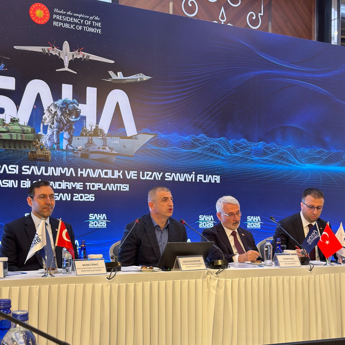 SavunmaSanayiST's tweet photo. 🔴Tüm İllere Dron Eğitim ve Üretim Merkezi!

❝81 ilin tamanında "Dron Eğitim ve Üretim Merkezleri" kurmayı hedefliyoruz. 

Herhangi bir anda milyonlarca dron üretim kapasitesine, tüm Türkiye sathında ulaşmış olacağız.❞

— SAHA İSTANBUL Yönetim Kurulu Başkanı Haluk Bayraktar https://t.co/CG6sRjKwls