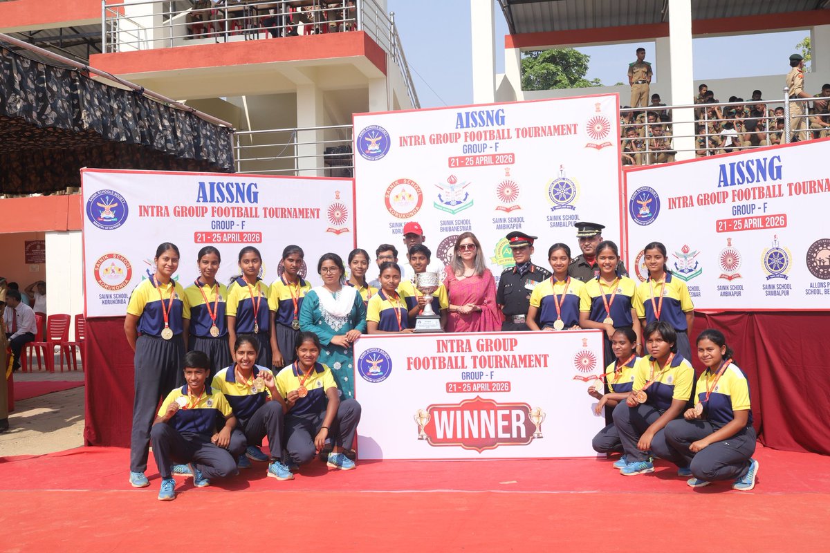 Discipline.Pride.Excellence. In a first of its kind at #SainikSchoolAmbikapur, Brig TS Bawa,SM, Cdr COSA, declared the All India SS Football Tournament Intra Group ‘F’ closed,inspiring cdts to strive for excellence &amp; glory,sports &amp; sportsmanship.
#PIBRaipur #SainikSchoolsSociety