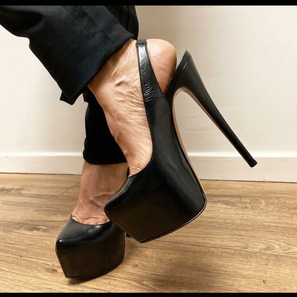 HighonHeels2's tweet image. A or B?
What do you think you like more #highheels