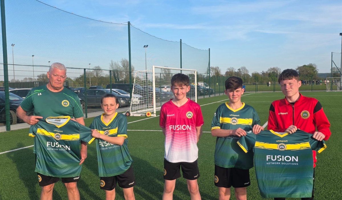 ckutdfc's tweet photo. New Kit kindly sponsored for our MU14 for this season 

Huge thanks to James &amp; Kim Dunne of Fusion Networks for the sponsorship of the kit 

https://t.co/2mPjt0V2J3

#IdentifyDevelopInspire | #CKisourDNA | #loiacademy 
——————————————————
@klubsport_ |  @uhlsport.uk https://t.co/oMuLHn0M2Q