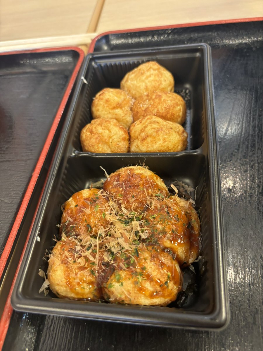 e34_x's tweet photo. ぽんときんぐとお台場来た〜〜
神龍と神龍(?)とたこ焼き(唐揚げも)食べました🍺

これから夜ご飯〜！🍻

あ。お久しぶりです。 https://t.co/XlHQAzh7ES