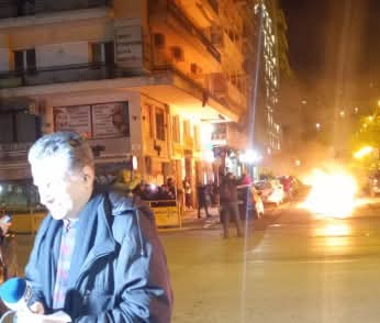 stenikito's tweet photo. «...Ζωγράφισε έναν ήλιο στο ταβάνι,
μίλησε με τ' αγέρι της νυχτιάς
και χόρεψε μαζί με τη σκιά σου
στους ήχους μιας αδύναμης καρδιάς.
Πάρε τηλέφωνο τη μοναξιά σου
ή βγες ξανά στο δρόμο της φωτιάς...» https://t.co/JwxjFK1cKs